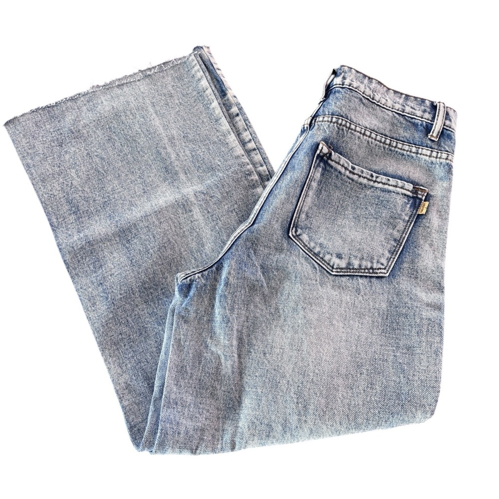 Vibrant Ripped Mom Jeans – High Waisted Vintage Wash